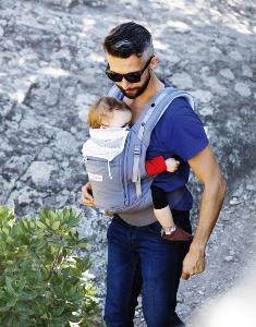 Porte bébé physiocarrier gris